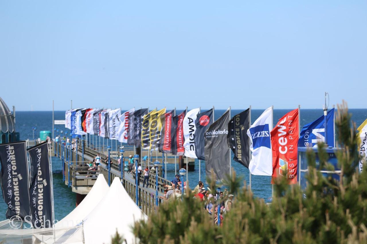 Ostseelagune Zingst, Exklusive Dhh, Strandnah, Sauna, Kamin, 3 Sz, 2 Baeder, Glasfaser, Haustierfrei, Garten Mit Suedterrasse, E-Ladesaeule, 2 Stellplaetze, Strandkorb, Fahrradschuppen, Waschmaschine, Trockner, Nichtraucher Exterior foto